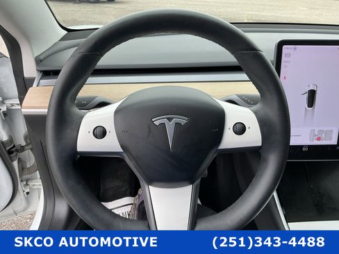 Used 2020 Tesla Model 3 Standard Range image 18