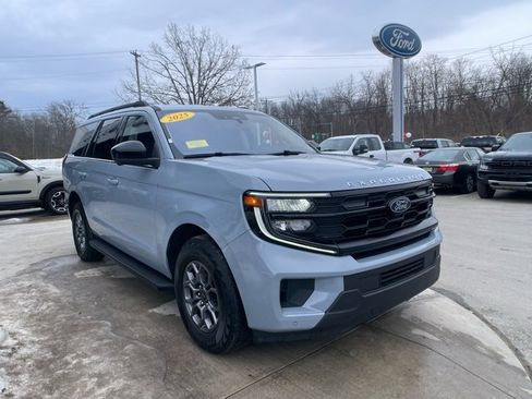 Certified 2025 Ford Expedition Active image 2