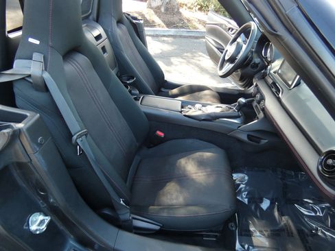 Used 2016 MAZDA MX-5 Miata Club image 25