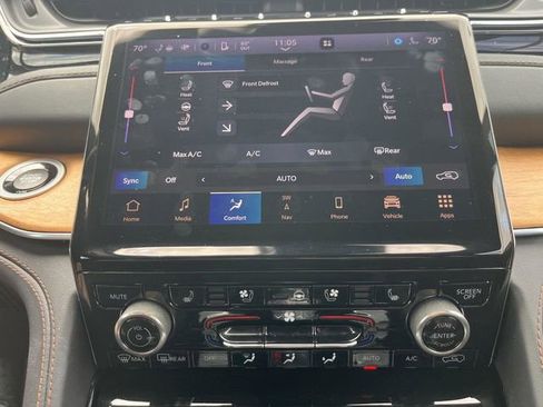 Used 2022 Jeep Grand Cherokee Summit AWD/4WD image 18