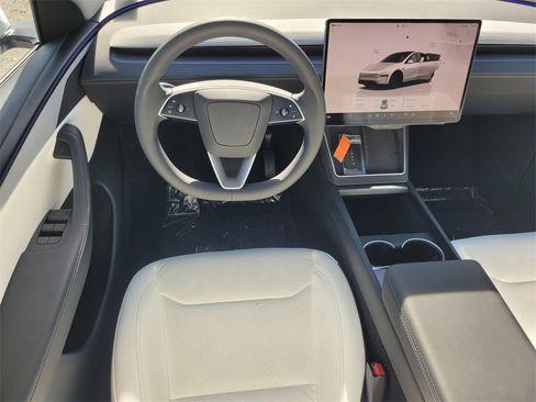 Used 2026 Tesla Model Y Long Range image 9