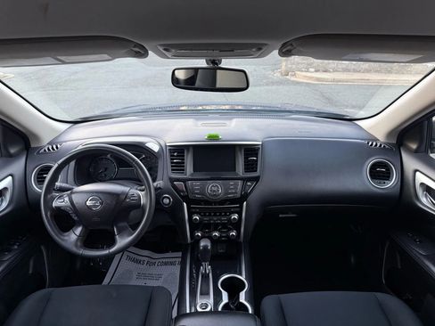 Used 2018 Nissan Pathfinder SV image 33