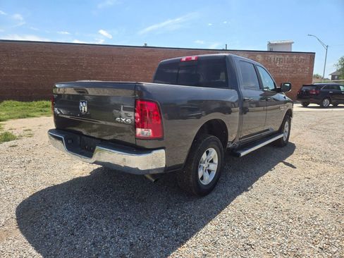 Used 2020 RAM 1500 Classic SLT w/ Luxury Group AWD/4WD image 3