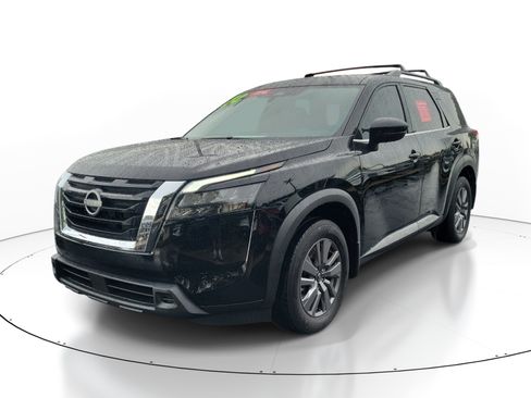 Certified 2024 Nissan Pathfinder SV FWD image 3