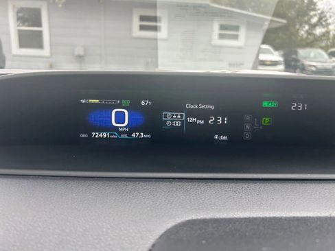 Used 2021 Toyota Prius L Eco image 9