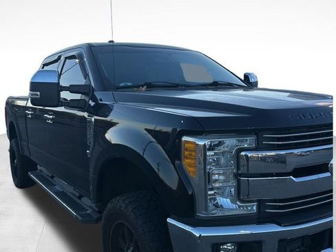 Used 2017 Ford F250 Lariat w/ Chrome Package image 11