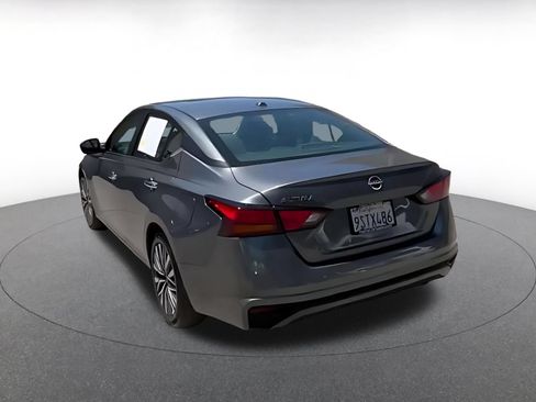 Used 2025 Nissan Altima 2.5 SV FWD image 16