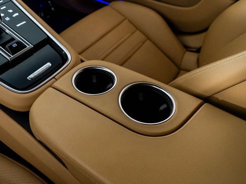 Used 2022 Porsche Panamera 4 Platinum Edition image 36