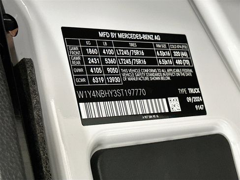 Used 2025 Mercedes-Benz Sprinter 2500 image 30