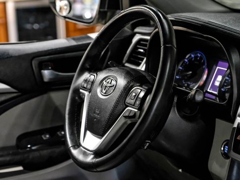 Used 2018 Toyota Highlander XLE w/ Protection Package #3 AWD/4WD image 13