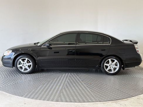 Used 2003 Nissan Altima 3.5 SE image 2