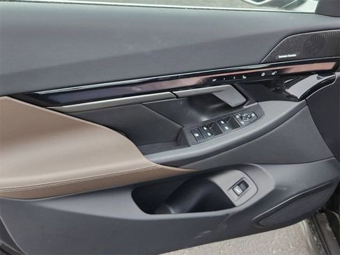 Used 2025 BMW i5 eDrive40i w/ Premium Package RWD image 15