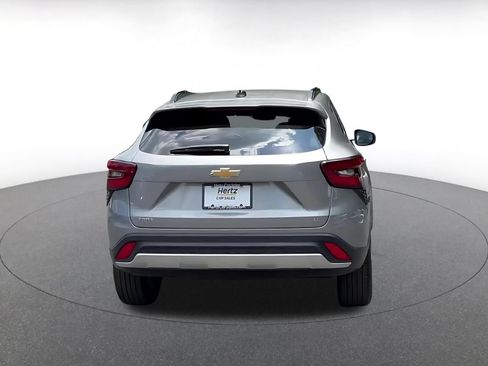 Used 2025 Chevrolet Trax LT w/ LT Convenience Package FWD image 10