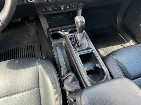 Used 2019 Toyota Tacoma TRD Off-Road image 17