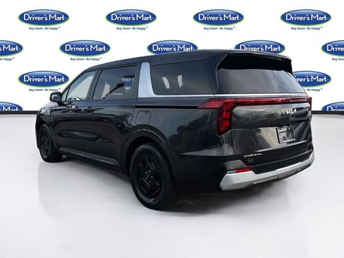 Used 2025 Kia Carnival FWD image 5