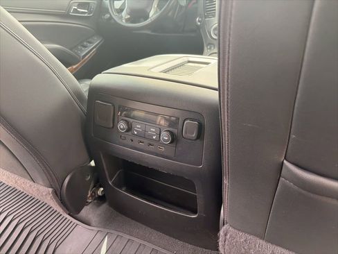 Used 2020 Chevrolet Suburban Premier image 19