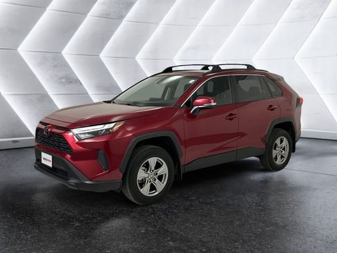 Used 2024 Toyota RAV4 XLE w/ Convenience Package FWD image 3