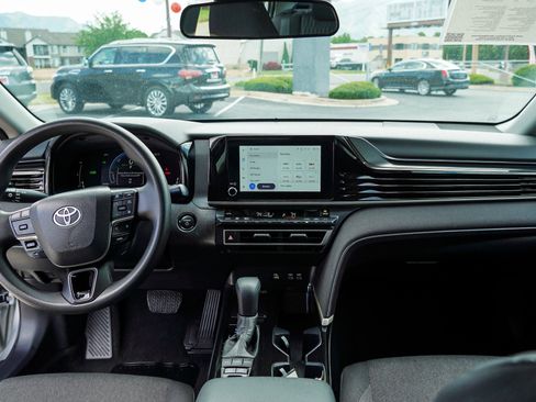 Used 2025 Toyota Camry LE FWD image 30