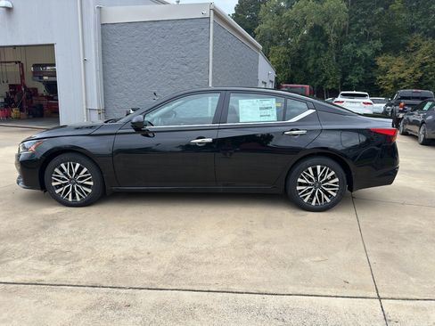 New 2025 Nissan Altima 2.5 SV image 7