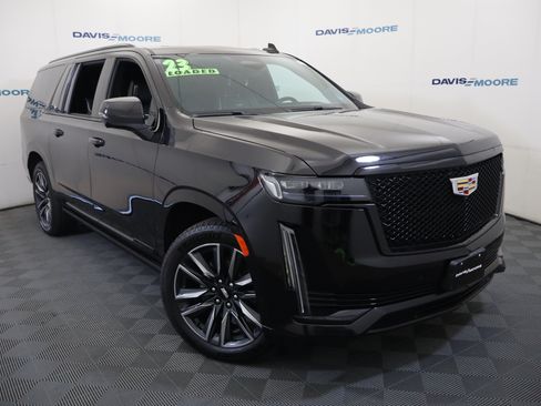Used 2023 Cadillac Escalade ESV Sport Platinum AWD/4WD image 2