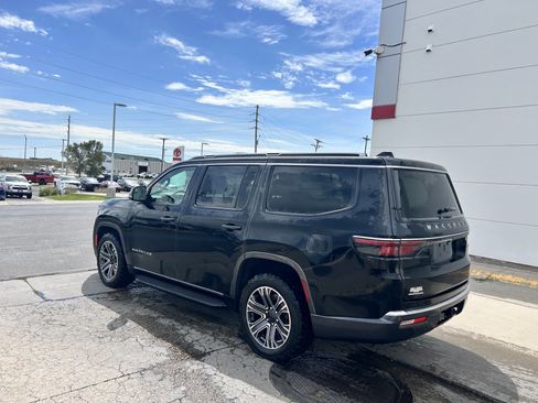 Used 2022 Jeep Wagoneer Series III AWD/4WD image 3