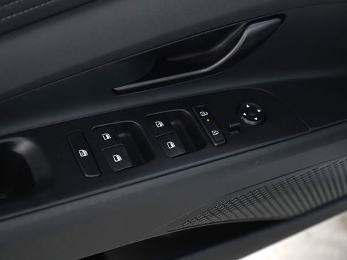 Certified 2025 Hyundai Elantra SEL w/ Cargo Package image 17