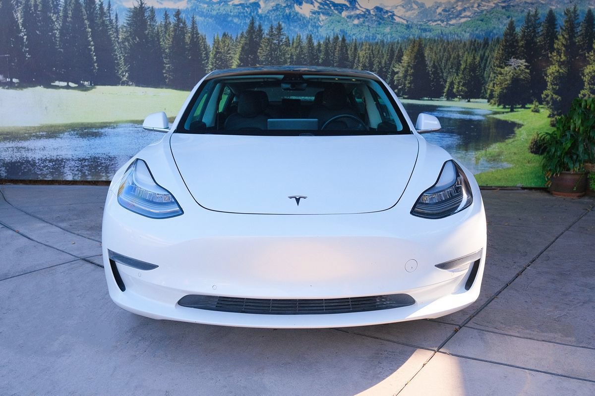 Used 2020 Tesla Model 3 Standard Range RWD image 2