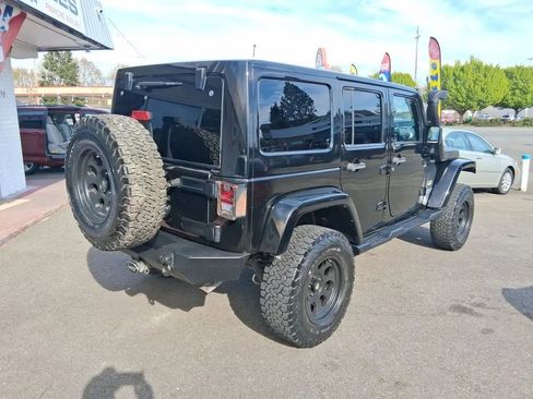 Used 2013 Jeep Wrangler Unlimited Sahara AWD/4WD image 5