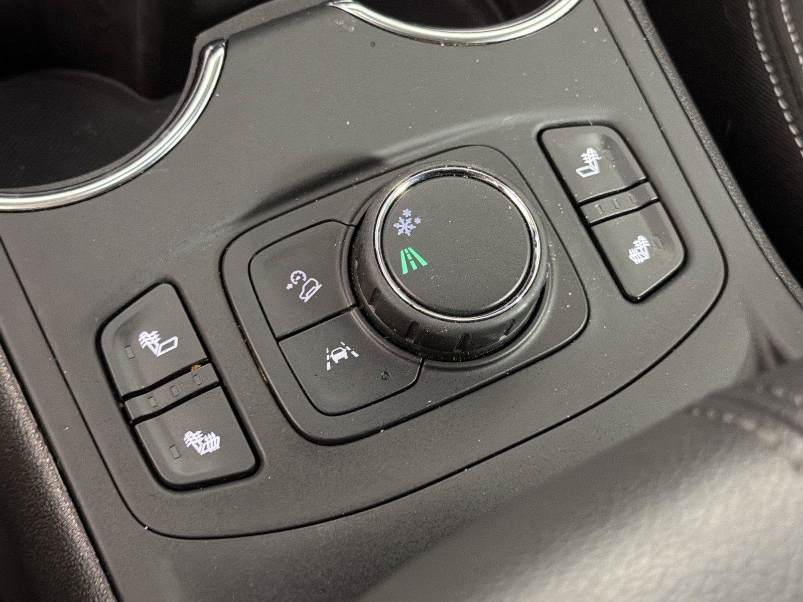 Used 2024 GMC Terrain SLE w/ Driver Convenience Package FWD image 30