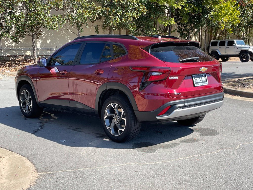 Used 2025 Chevrolet Trax LT w/ Driver Confidence Package FWD image 5