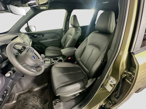 Used 2025 Subaru Forester Limited AWD/4WD image 13