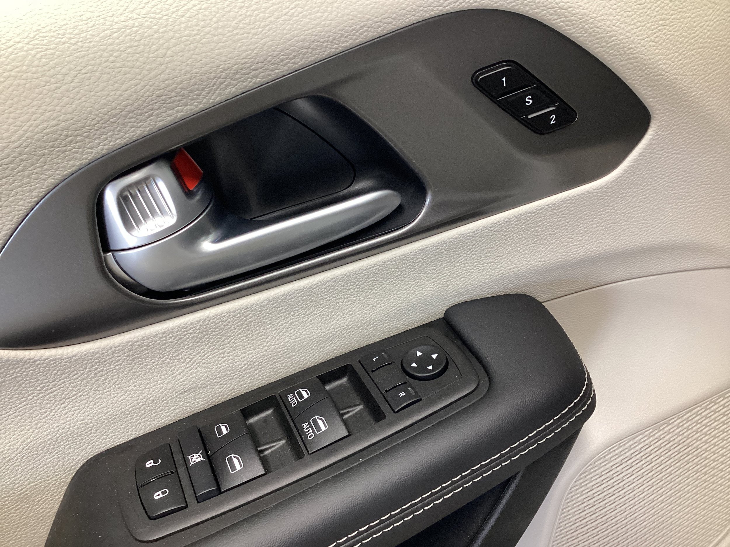 Used 2024 Chrysler Pacifica Touring-L w/ Road Tripper Package FWD image 13