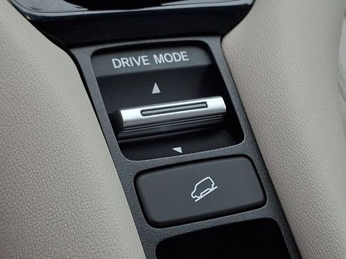 Used 2023 Honda HR-V LX image 24