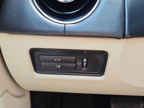 Used 2019 Jaguar XJ L Portfolio RWD image 15