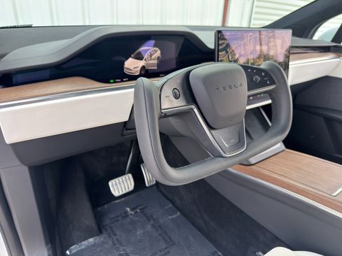Used 2022 Tesla Model X image 13