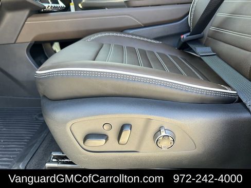 New 2026 GMC Acadia Denali Ultimate w/ LPO, Floor Liner Package AWD/4WD image 24
