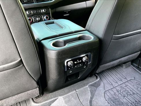 Used 2024 GMC Yukon AT4 w/ AT4 Premium Plus Package AWD/4WD image 33