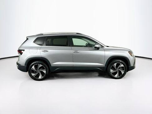 Used 2025 Volkswagen Taos SE AWD/4WD image 10