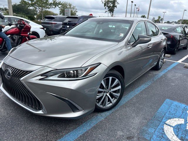 Used 2020 Lexus ES 300h w/ Premium Package FWD image 1
