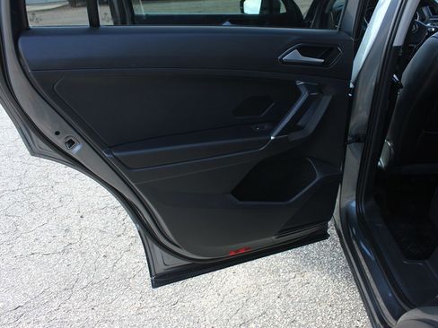 Used 2019 Volkswagen Tiguan S image 37