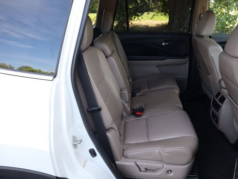 Used 2016 Honda Pilot Touring image 23