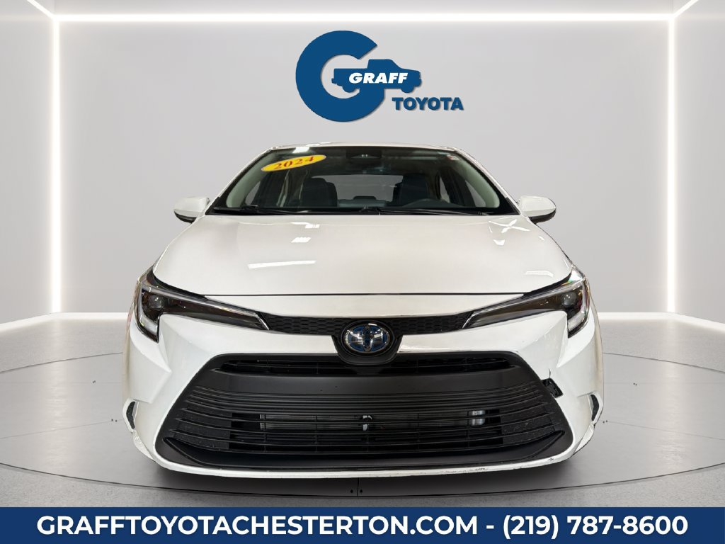 Used 2024 Toyota Corolla LE AWD/4WD image 2