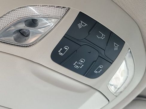 Used 2023 Chrysler Pacifica Touring-L FWD image 25
