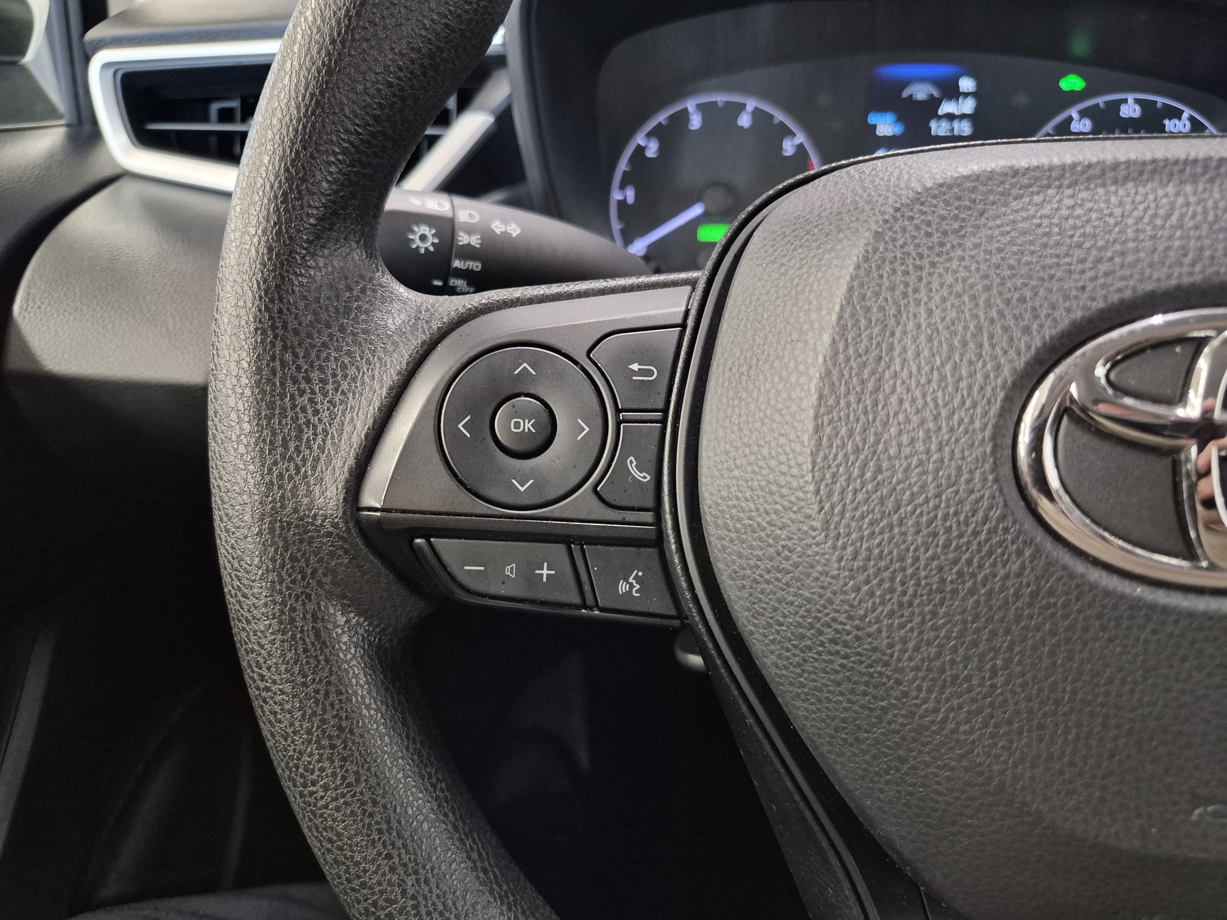 Used 2025 Toyota Corolla LE FWD image 23