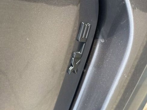 Used 2023 Toyota Highlander XLE image 9