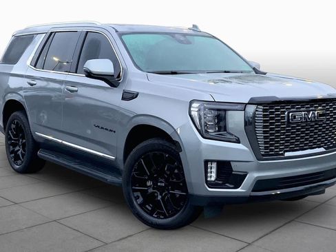 Used 2023 GMC Yukon SLT w/ SLT Premium Package AWD/4WD image 3