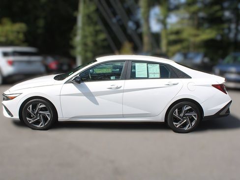 Used 2025 Hyundai Elantra Sport FWD image 5