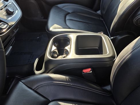 New 2026 Chrysler Pacifica Select image 13