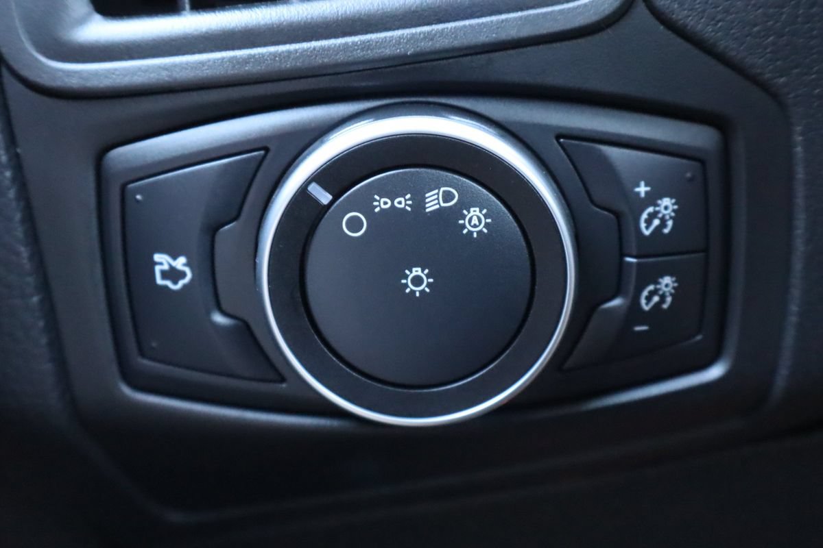 Used 2018 Ford Focus SE w/ Cold Weather Package FWD image 28