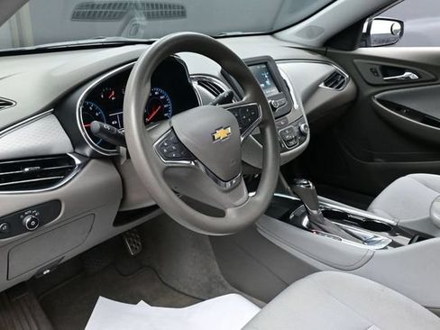 Used 2017 Chevrolet Malibu LT FWD image 14
